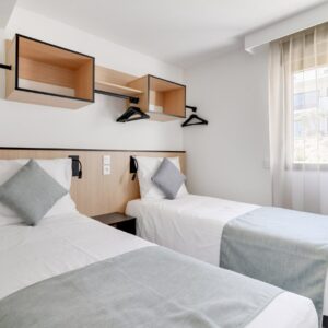 New deluxe suite for 8 people with 3 bedrooms in Vence